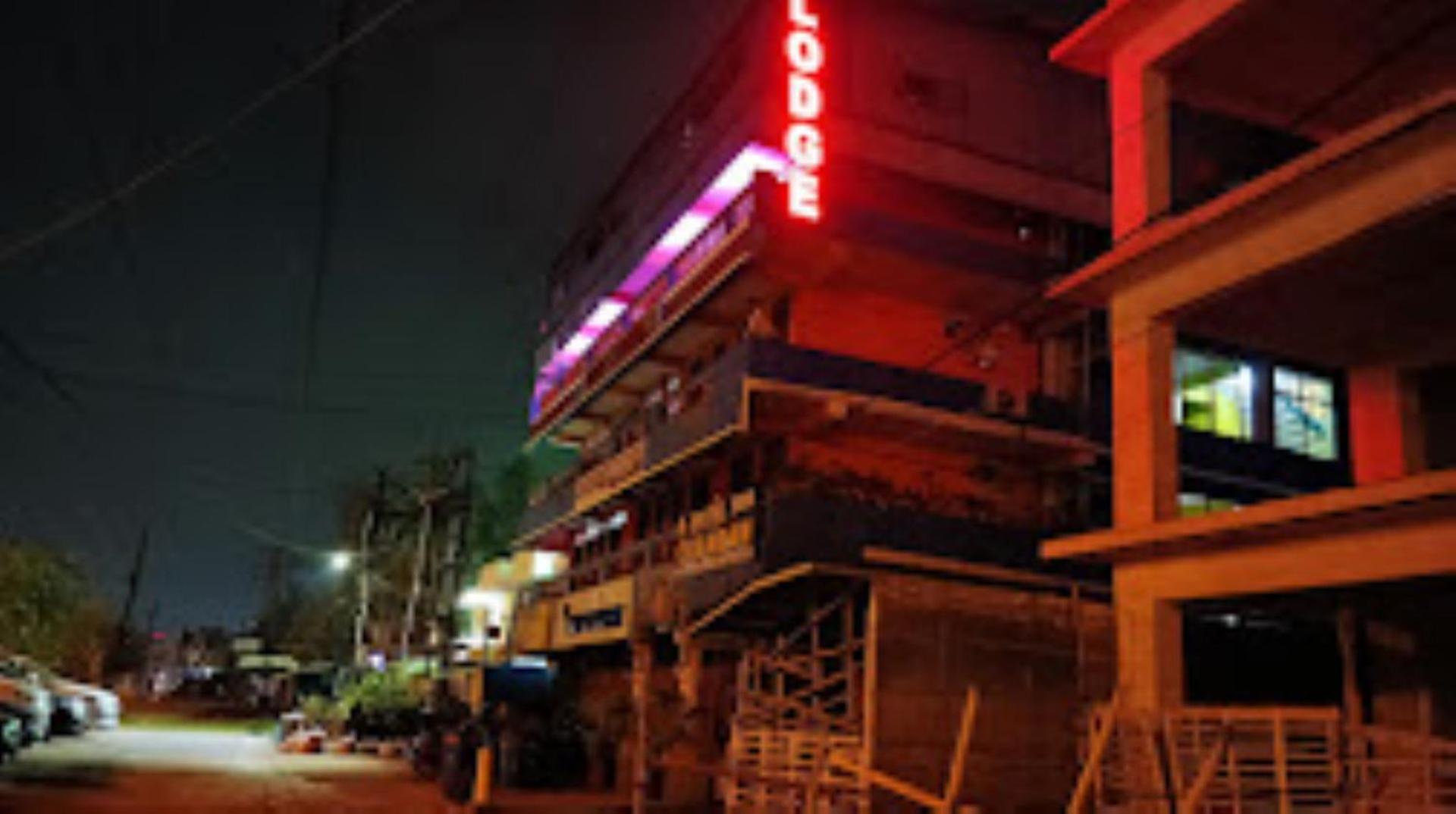 Hotel Chandan,Бхубанешвара Экстерьер фото